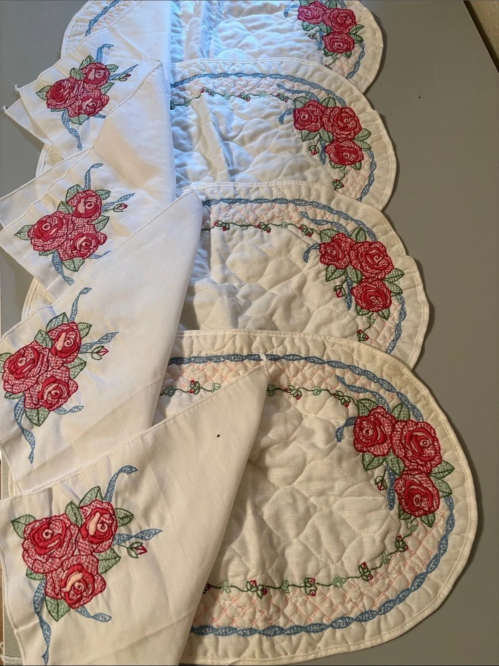Vintage Embroidered Rose Quilted Placemat Set - White with Red & Green